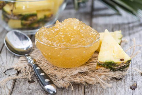 Pineapple homemade jelly is sweet but without added sugar.