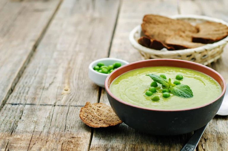How to Make Creamy Pea and Bacon Soup