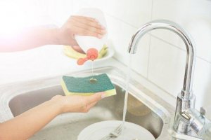 Five Tricks to Disinfect Your Kitchen Sponges