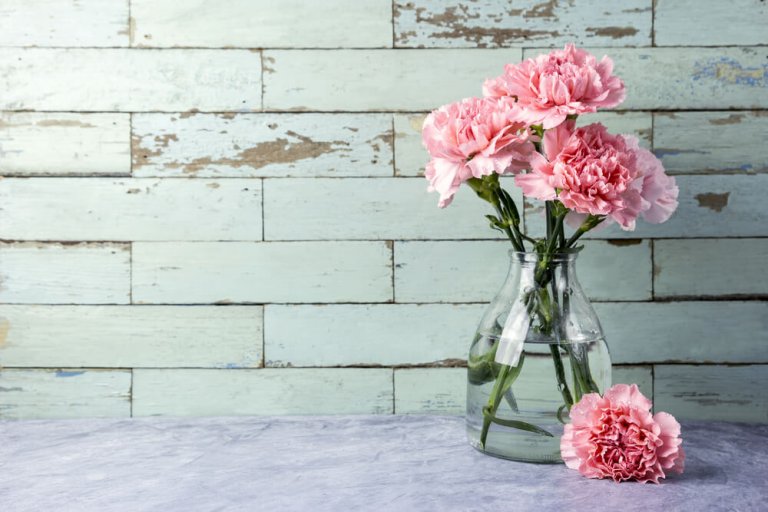 Three Quick Ways to Clean Your Glass Vases