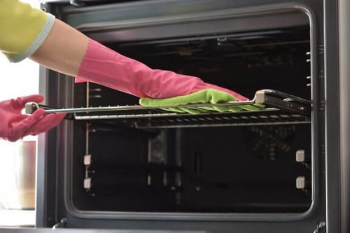 Seven Ways to Clean Your Oven Trays