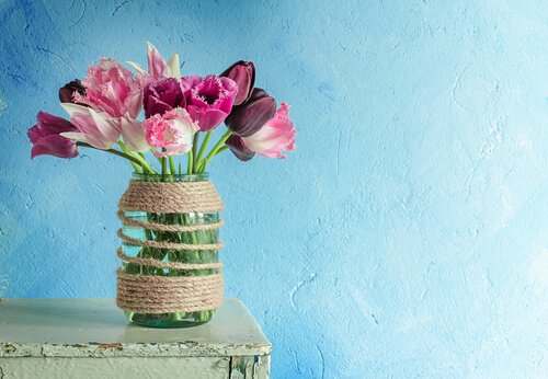 You don't need to spend a lot of money to clean your glass vases.