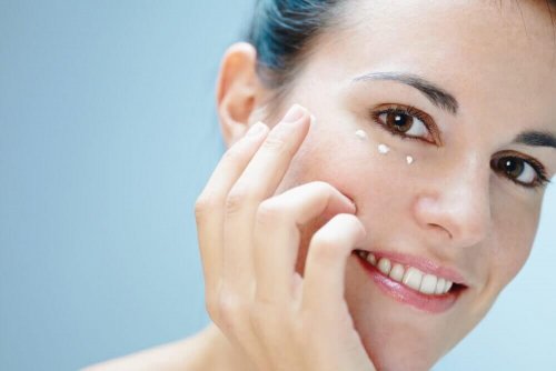 Six Ways to Care for the Skin Around Your Eyes