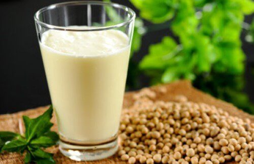 Hemp Milk: Nutrients, Benefits and a Recipe
