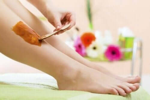 A person applying hot wax.