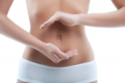 Three Natural Solutions to Clean Your Belly Button
