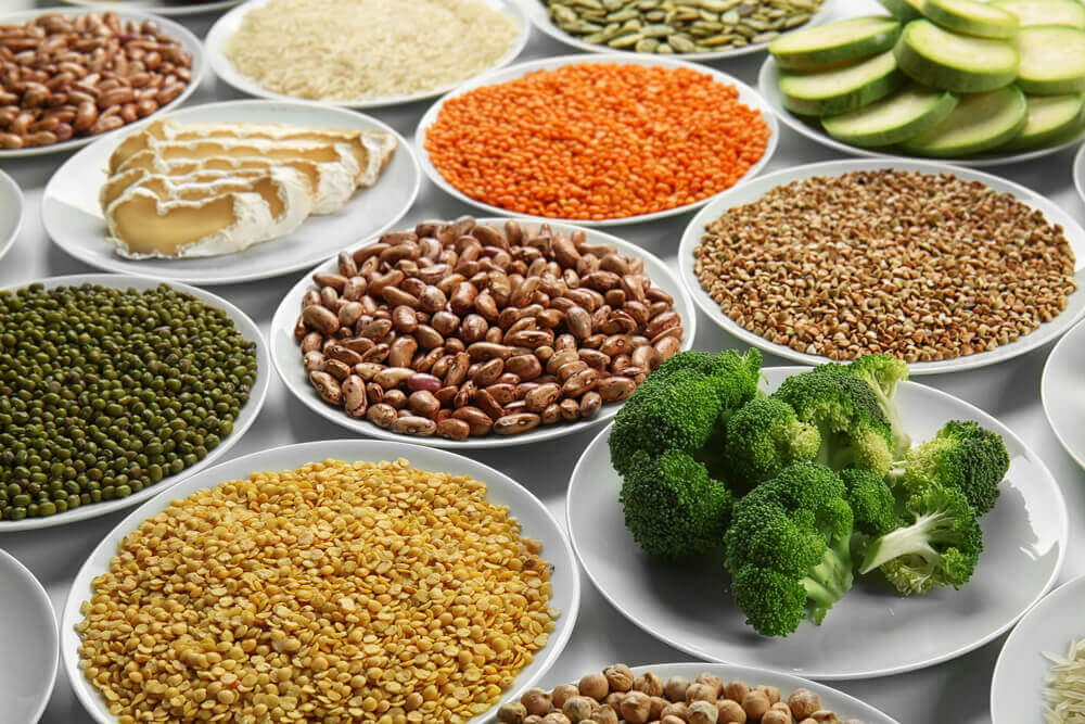 Въпреки че желязото е в изобилие в месата, все още е възможно да получите много желязо от зеленчуците при вегетарианска диета.