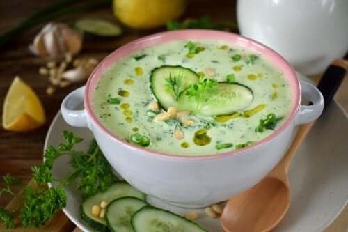 Low-Calorie Cucumber and Avocado Soup
