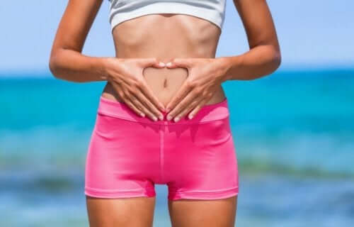 Woman with hands on the abdomen forming a heart genital candidiasis