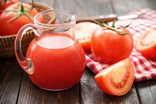 Tomato juice can help provide lycopene and iron