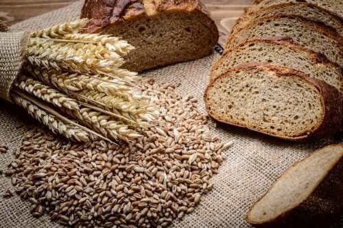 How to Make Homemade Rye and Spelt Bread
