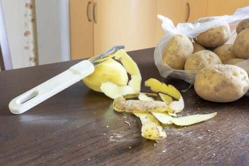 Potato Peel Dishwashing Solution