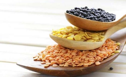 Glutenfria granola-barer görs med korn.