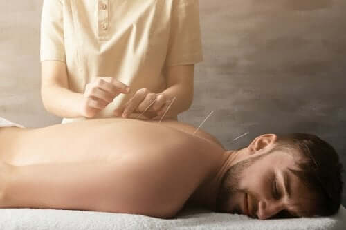 How Does Acupuncture Help to Treat Joint Pain?