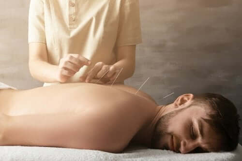 How Does Acupuncture Help to Treat Joint Pain?