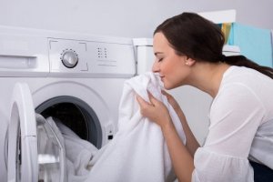 How to Get Rid of the Musty Smell from Clothes