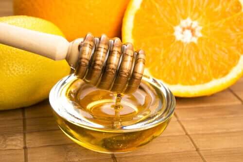 A bowl of honey and citruses.