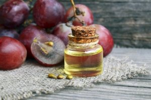 Learn How to Make an Anti-Wrinkle Night Cream with Grapeseed Oil