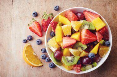 A bowl of fruit.