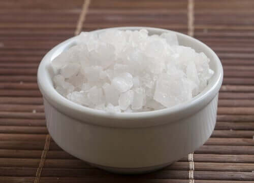 A bowl of Magnesium Chloride.