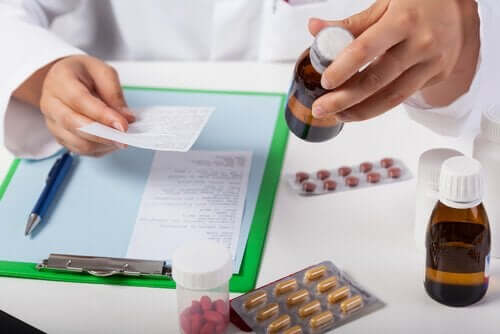 A person looking at a Nifedipine prescription.