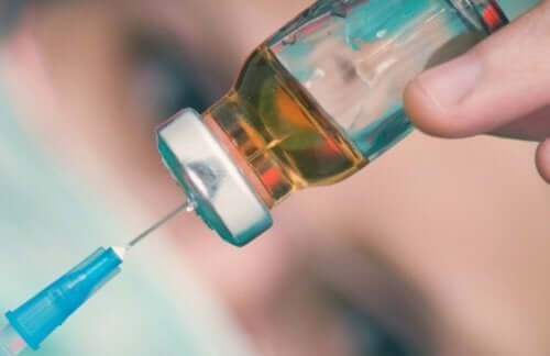 A person preparing an injection.