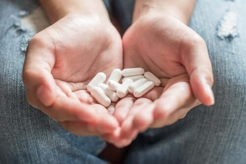 Paracetamol in a person's hands.