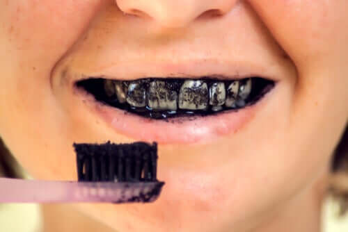 Risks of Activated Charcoal for Oral Health