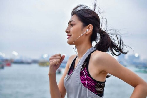 A running lady.