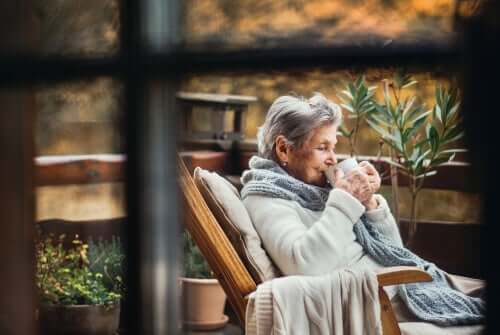A lady drinking coffee.