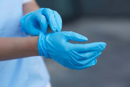 How to Put On and Take Off Disposable Gloves - Step To Health