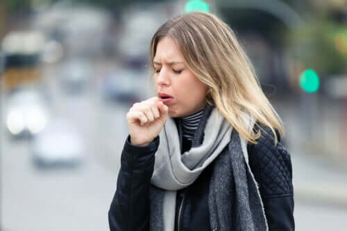 Dry coughing is a symptom of coronavirus.