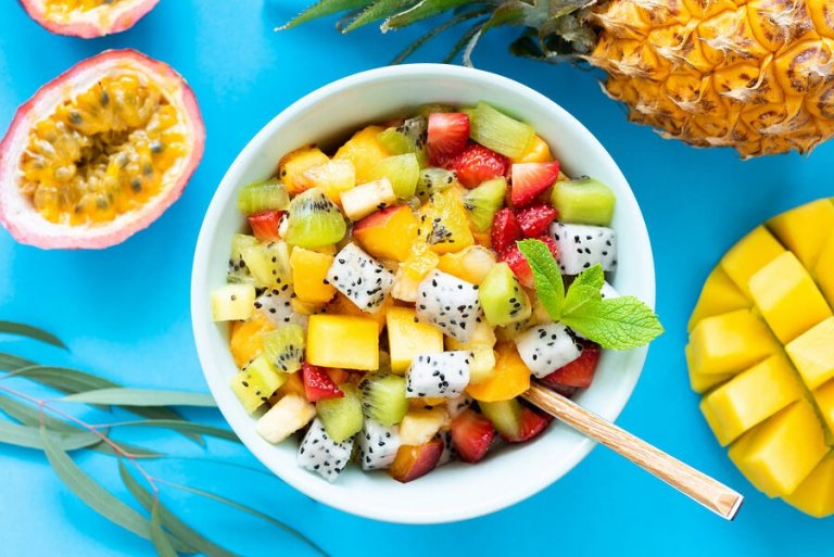 6 Delicious Recipes for Fruit Salads with Wild Herbs