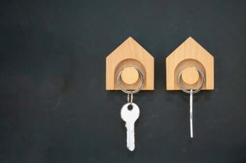 Two key hangers.