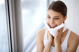 10 Reasons to Remove Your Makeup Every Night