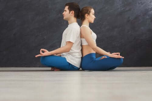 Seated centering and grounding.