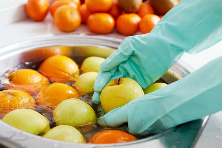How to wash fruits and vegetables properly.
