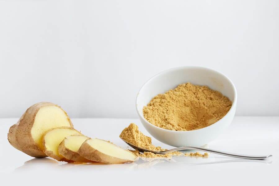 Ginger and ground ginger.