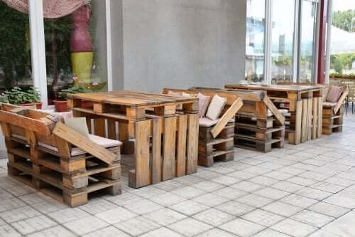Eco-friendly decorations and furniture made from recycled pallets.