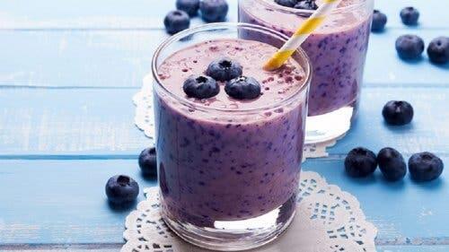 Bluberry, pineapple, mint smoothie.