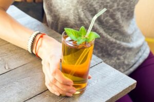 How To Fight Irritable Bowel Syndrome with Mint
