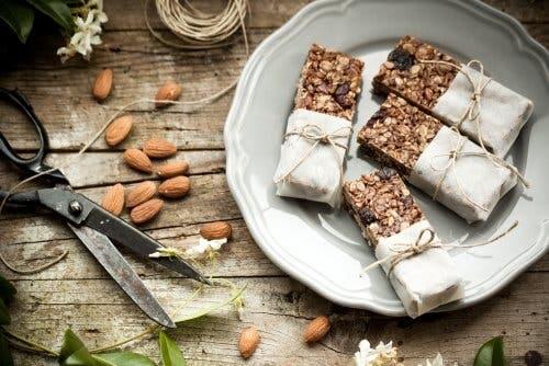 Granola bars on a plate, a great food to eat before running.