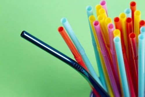 A metal straw among plastic straws.