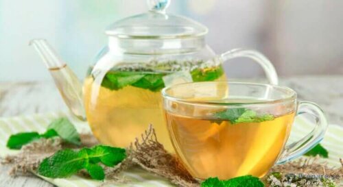 A pot and teacup of mint tea.