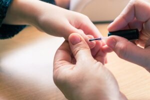 6 Remedies to Treat Thick Yellow Nails