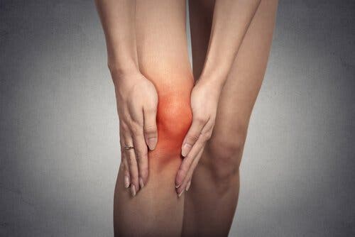A person in pain due to chondromalacia patellae.
