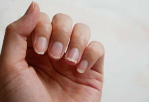 How to Strengthen Your Fingernails Naturally: 5 Tips