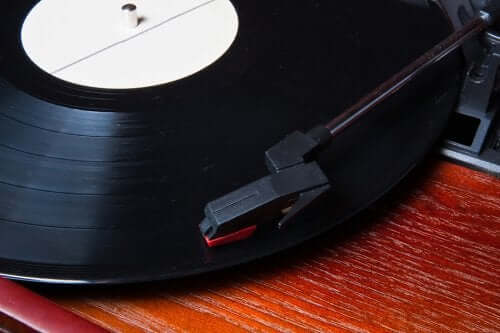 How To Decorate with Vinyl Records: 5 Original Ideas
