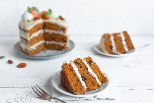 2 Delicious and Easy Carrot Cake Recipes
