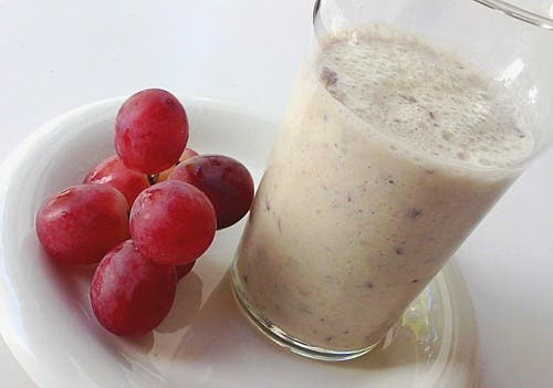 An oatmeal and grape smoothie.